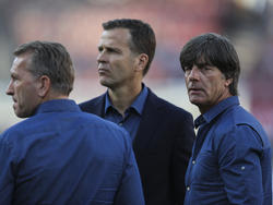 Verlängern beim DFB: Bundestrainer Joachim Löw und Manager Oliver Bierhoff