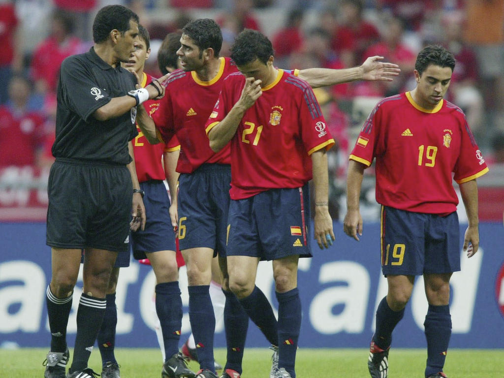 Fernando Hierro (2.v.l.) ist heute Interimscoach der spanischen Nationalmannschaft