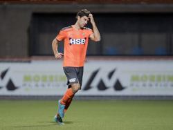 Kees Kwakman pakt zijn rust tijdens de competitiewedstrijd FC Volendam - Jong FC Utrecht. (16-09-2016)