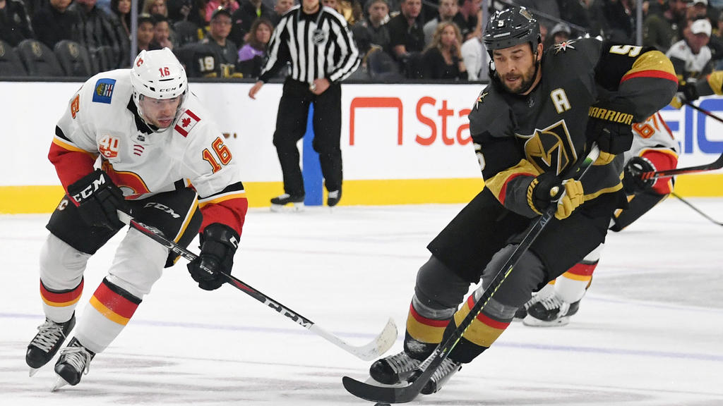 Tobias Rieder (l) traf für die Calgary Flames Tobias Rieder (l) traf für die Calgary Flames
