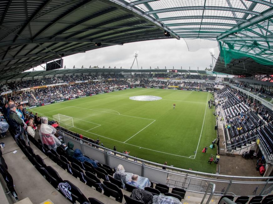 Heracles Almelo heeft het stadion verbouwd. Dit is het resultaat. Het wordt geopend in het duel met NEC Nijmegen. (16-08-2015)