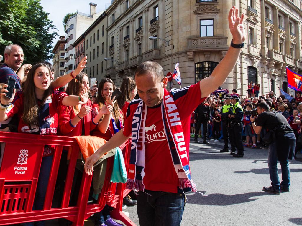 Nino en las calles de Pamplona tras volver a Primera División. (Foto: Imago)