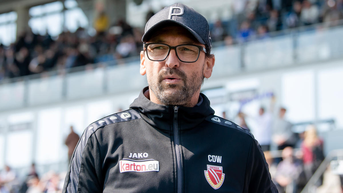 Claus-Dieter Wollitz wurde vom DFB abgestraft Claus-Dieter Wollitz wurde vom DFB abgestraft