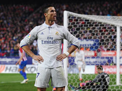Cristiano Ronaldo hizo un triplete en el Calderón para la victoria del Real Madrid. (Foto: Getty)
