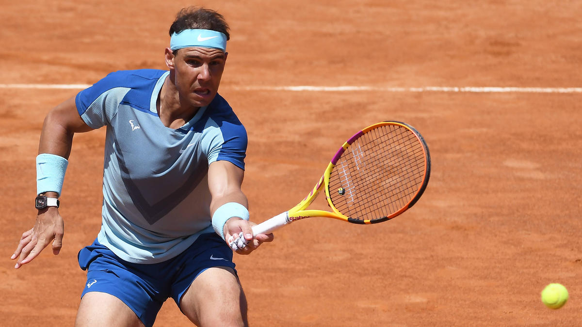 Rafael Nadal ist mit einem Dreisatz-Sieg in Paris gestartet