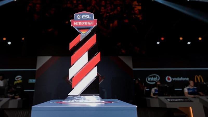 Den Pokal der ESL Meisterschaft gibt es künftig auch für Dota 2 Den Pokal der ESL Meisterschaft gibt es künftig auch für Dota 2
