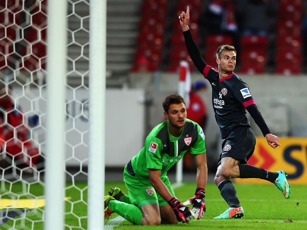 Benedikt Saller bezwingt VfB-Keeper Sven Ulreich Benedikt Saller bezwingt VfB-Keeper Sven Ulreich