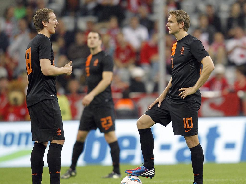 Siem (r.) en Luuk (l.) de jong nemen samen de aftrap voor het nederlands elftal. (22-05-12) Siem (r.) en Luuk (l.) de jong nemen samen de aftrap voor het nederlands elftal. (22-05-12)
