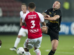 FC Utrecht speler Ramon Leeuwin (l.) in duel met NAC speler Demy de Zeeuw (r.). (20-03-2015)