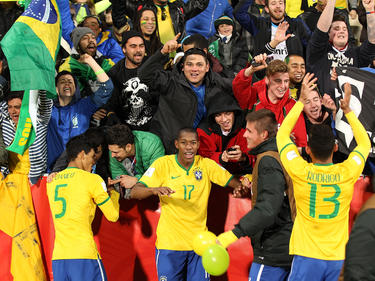 Die brasilianischen U20-Kicker feiern gemeinsam mit den Fans