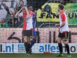 Sven van Beek (l.) kan wel door de grond zakken. De mandekker van Feyenoord maakt tegen ADO Den Haag een eigen doelpunt. Kenneth Vermeer (m.) en Jan-Arie van der Heijden kunnen het ook niet geloven. (01-11-2015)