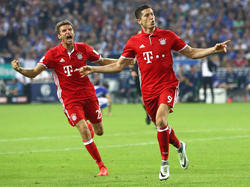 Thomas Müller (izq.) celebra con Robert Lewandowski el 0-1 ante su rival. (Foto: Getty)