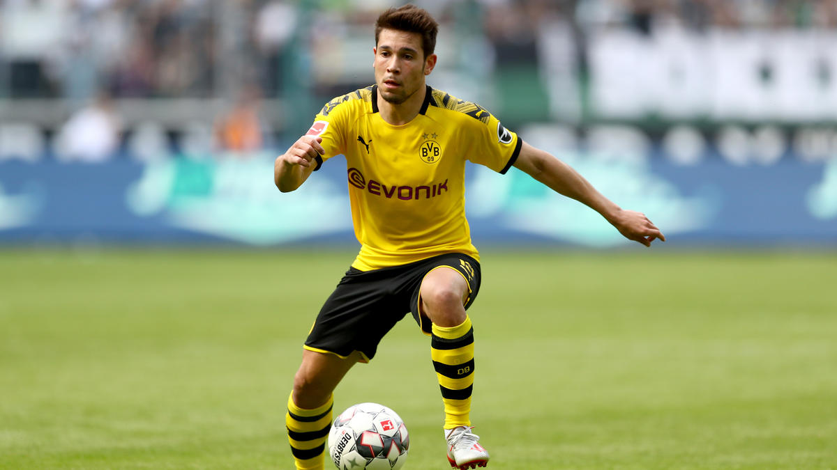 Raphael Guerreiro wird erneut mit einem Abschied vom BVB in Verbindung gebracht Raphael Guerreiro wird erneut mit einem Abschied vom BVB in Verbindung gebracht