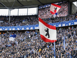 Die Fans in der Berliner Ostkurve sind nicht gut auf den FC Schalke zu sprechen