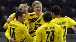 Erling Haaland (M) jubelt nach seinem Treffer zum 3:1 mit seinem Team