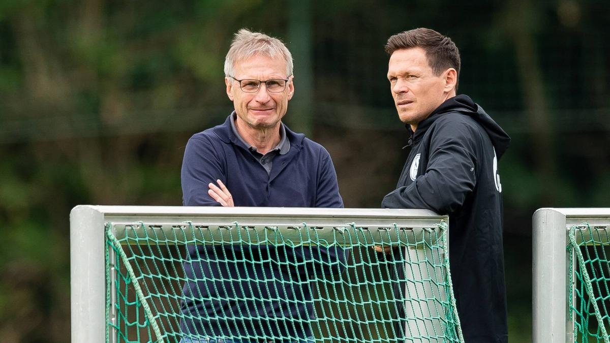 Reschke (li.) wurde am Dienstag beim FC Schalke 04 entlassen Reschke (li.) wurde am Dienstag beim FC Schalke 04 entlassen