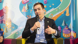 Philipp Lahm hat den FC Bayern weiterhin im Blick