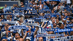 Wollen zu Tausenden nach Münster: die Fans des FC Schalke 04