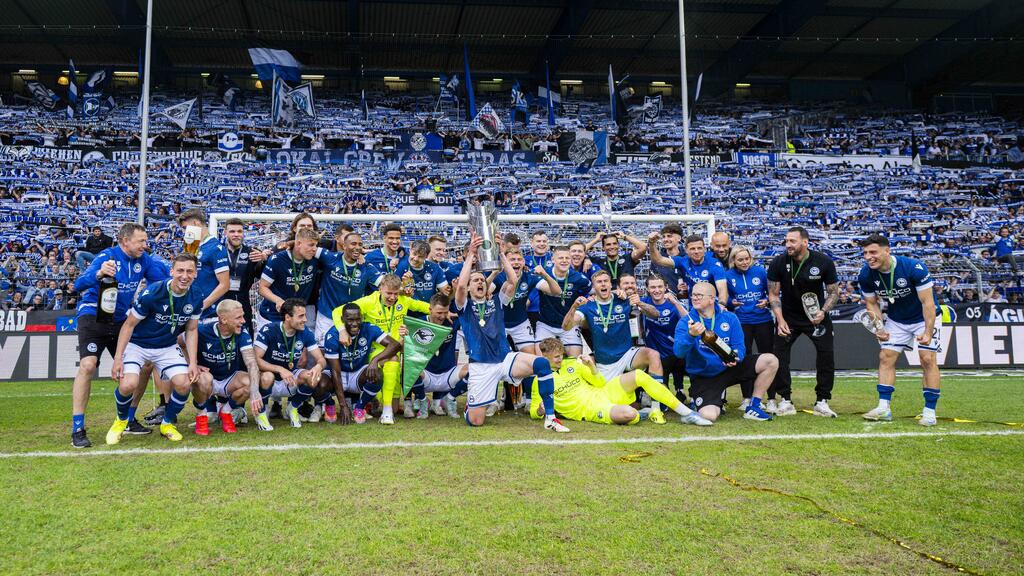 Arminia Bielefeld kann in diesem Jahr drei Trophäen gewinnen Arminia Bielefeld kann in diesem Jahr drei Trophäen gewinnen