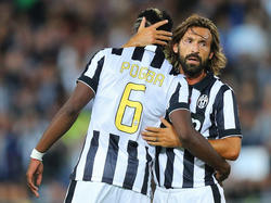 Andrea Pirlo (r.) glaubt nicht, dass Paul Pogba zu Manchester United zurückkehren wird