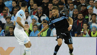 Ciro Immobile (r.) gewann mit Lazio in Marseille