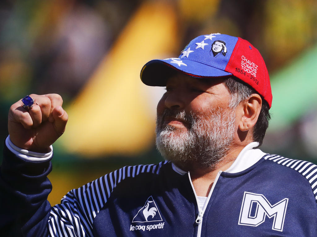 Maradona abandona el banquillo del conjunto argentino.