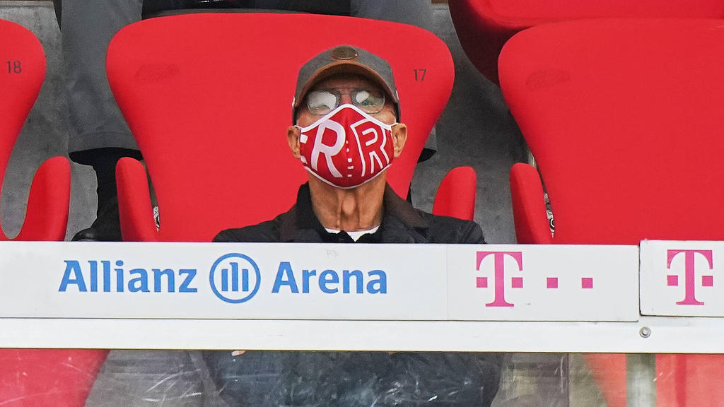 Franz Beckenbauer schaute sich das Spiel zwischen dem FC Bayern und Eintracht Frankfurt an