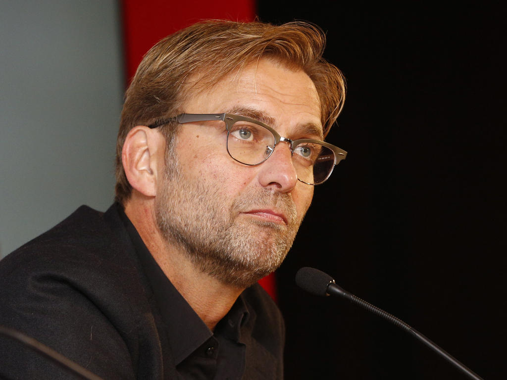 Jürgen Klopp beantwoordt de vragen van de pers tijdens zijn eerste persconferentie als trainer van Liverpool. (09-10-2015)