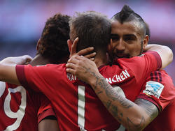 Arturo Vidal (dcha.) celebra el 2-0 con sus compañeros en el Allianz. (Foto: Getty)