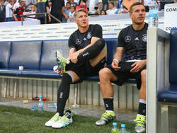 Werden vom DFB standesgemäß verabschiedet: Schweinsteiger (l.) und Podolski