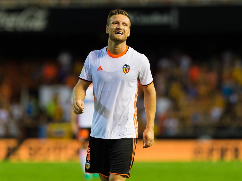 Shkodran Mustafi kan lachen tijdens het competitieduel Valencia - Las Palmas (22-08-2016).