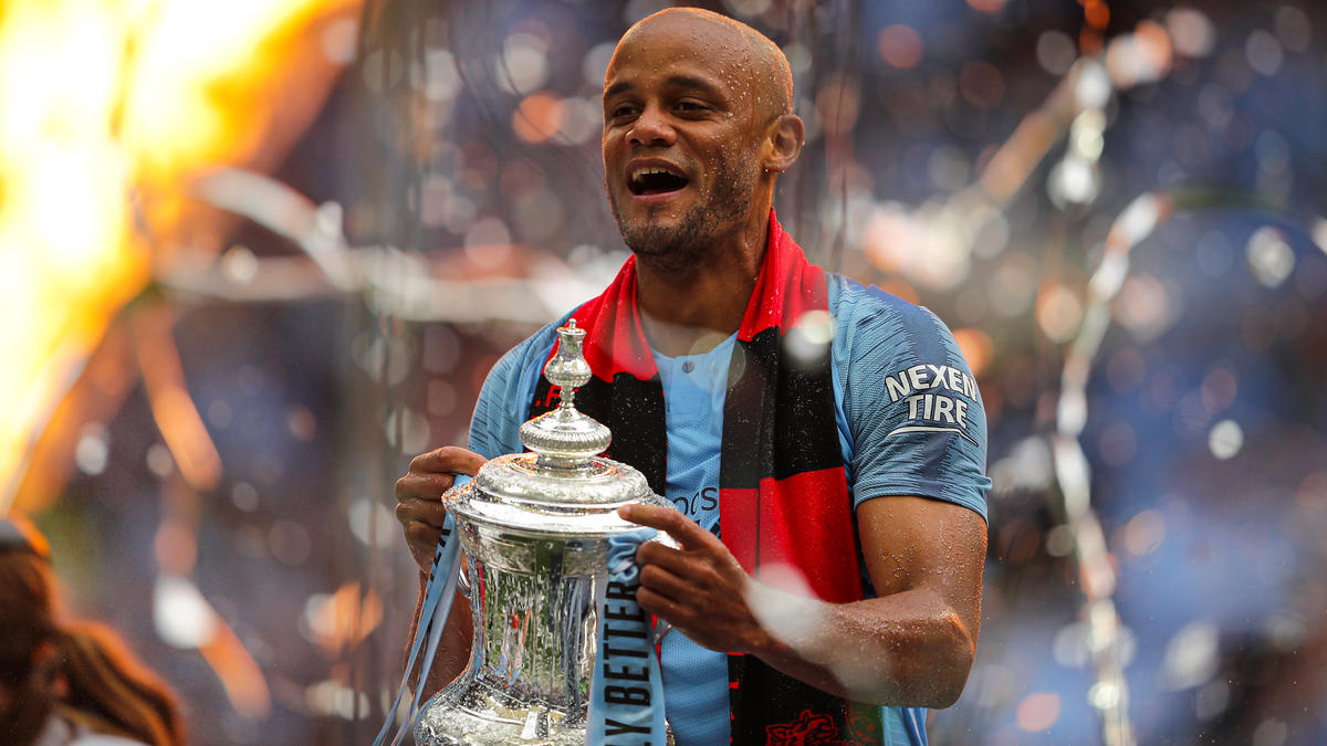 Vincent Kompany feierte am Samstag den FA-Cup-Sieg Vincent Kompany feierte am Samstag den FA-Cup-Sieg