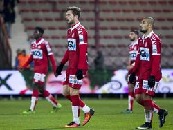 Thanasis Papazoglou (m.) druipt teleurgesteld af na het duel van KV Kortrijk met STVV Sint-Truiden. (10-12-2016)