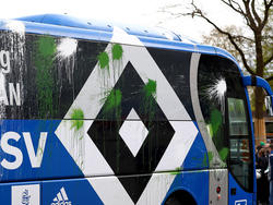 Der HSV-Bus wurde mit Farbbeuteln attackiert