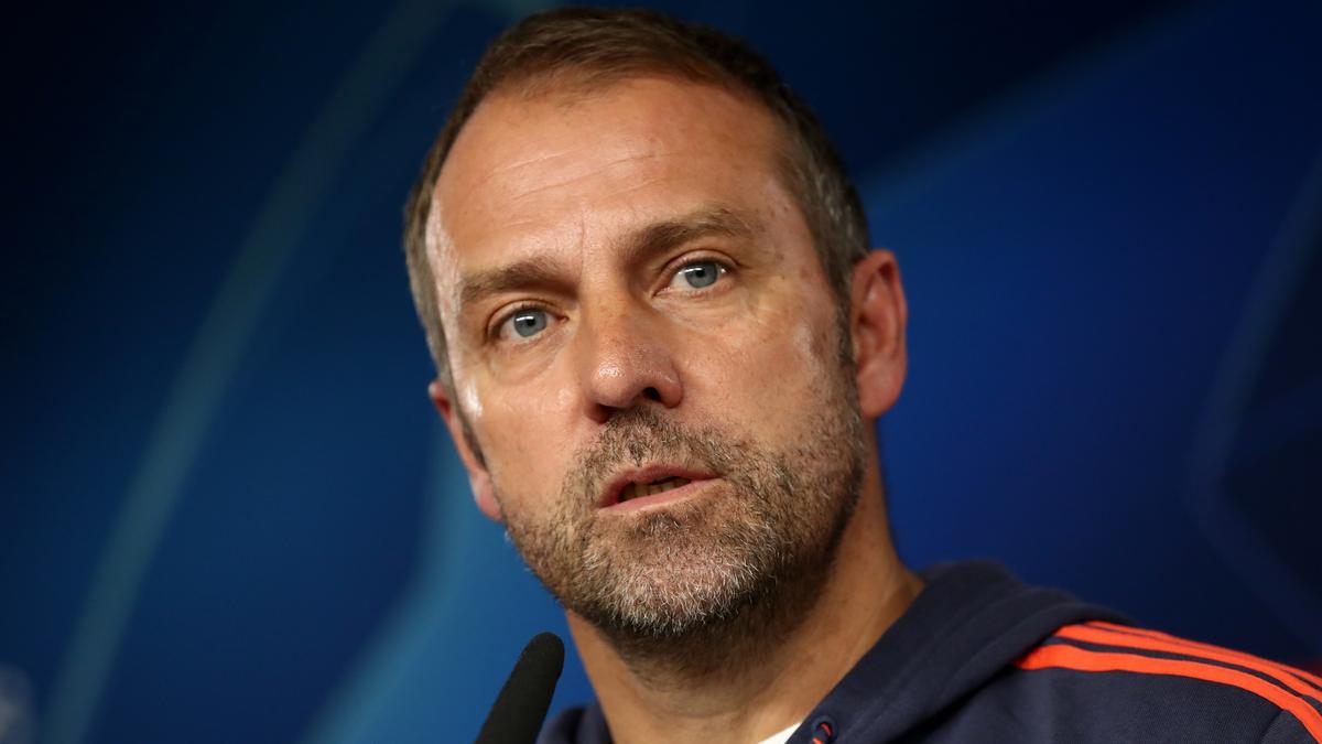 Hansi Flick vom FC Bayern steht gegen den BVB vor einer schwierigen Aufgabe Hansi Flick vom FC Bayern steht gegen den BVB vor einer schwierigen Aufgabe