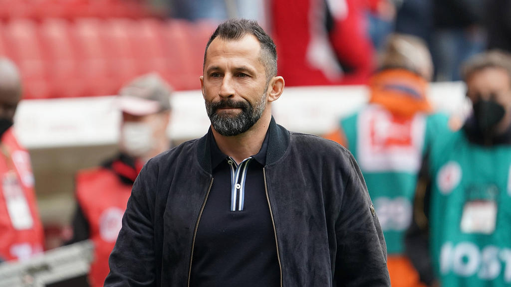 Hasan Salihamidzic verteidigte die Reise der Bayern-Stars Hasan Salihamidzic verteidigte die Reise der Bayern-Stars