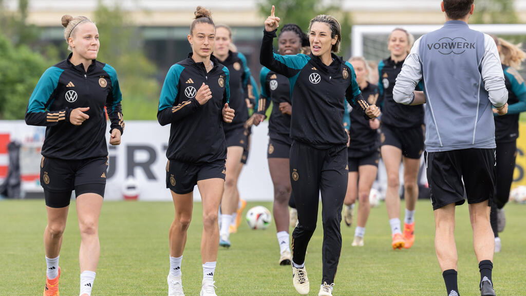 Die DFB-Frauen haben die EM-Quali vor der Brust, Olympia aber schon im Kopf