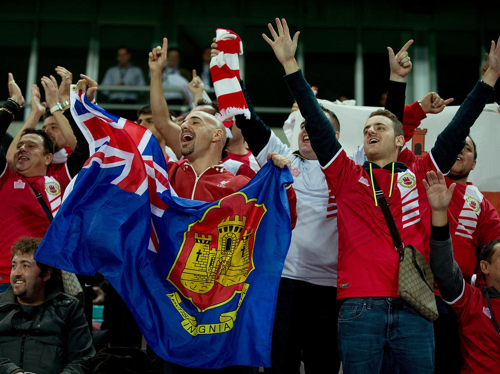 Die Fans von Gibraltar sind beim ersten Länderspiel aus dem Häuschen