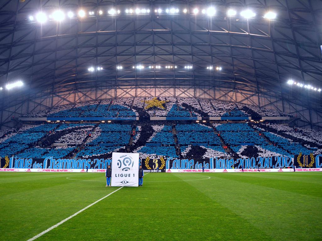 Eindrucksvolle Aufnahme! Choreo der Marseille-Anhänger vor dem Ligue-1-Vergleich OM's mit PSG (05.04.2015).