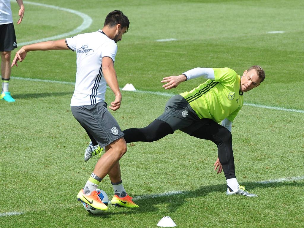 Sami Khedira (l.) und Manuel Neuer gelten als heißeste Anwärter auf das Spielführer-Amt