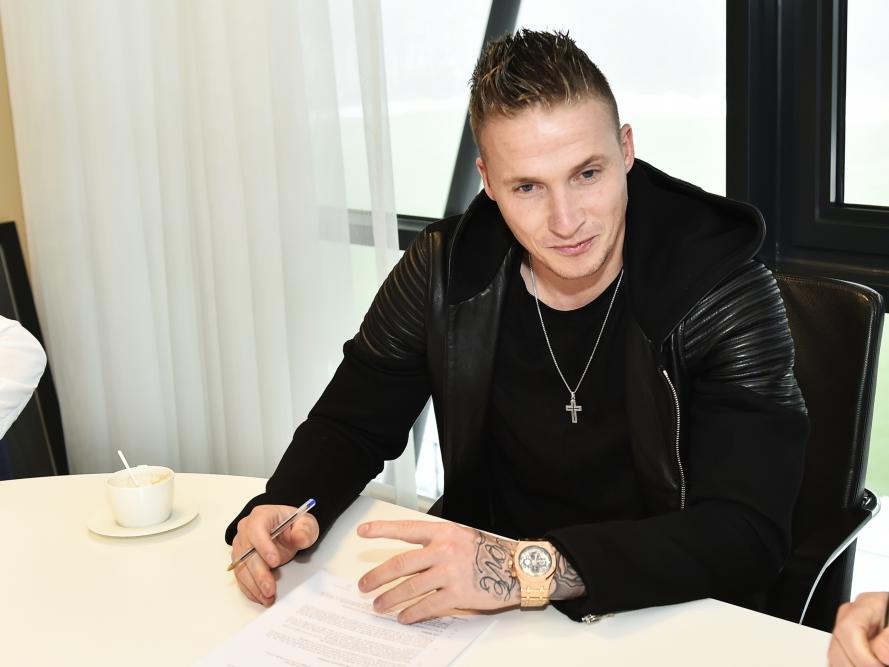 Alexander Büttner staat op het punt om zijn contract te tekenen bij Vitesse, de club waar hij doorbrak in het betaalde voetbal. (16-01-2017)