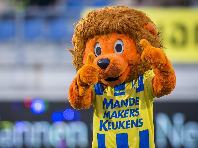 RiKCy, de mascotte van RKC Waalwijk. (31-03-2017)