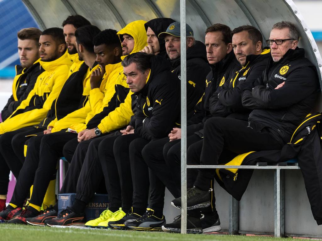 Das unglückliche Ende des Trainingslagers konnte die Zuversicht von Peter Stöger (r.) nicht trüben Das unglückliche Ende des Trainingslagers konnte die Zuversicht von Peter Stöger (r.) nicht trüben