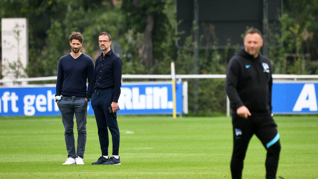 Fredi Bobic (2.v.l.) hat sich zu den Geschehnissen rund um Hertha BSC geäußert Fredi Bobic (2.v.l.) hat sich zu den Geschehnissen rund um Hertha BSC geäußert