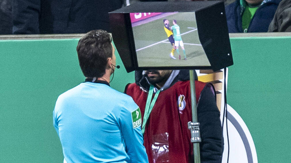 Das DFB-Pokal-Duell zwischen Werder und dem BVB sorgte für Gesprächsstoff Das DFB-Pokal-Duell zwischen Werder und dem BVB sorgte für Gesprächsstoff