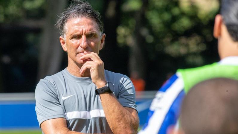 Trainer Bruno Labbadia von Hertha BSC dämpft die Erwartungen