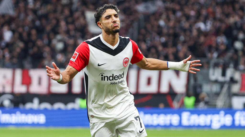 Omar Marmoush von Eintracht Frankfurt hat einen Lauf Omar Marmoush von Eintracht Frankfurt hat einen Lauf