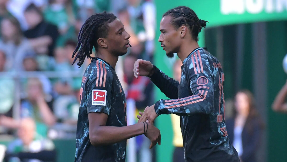 Michael Olise (l.) hiện có vẻ đã ổn định ở FC Bayern