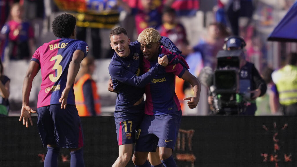 Marc Casadó (l.) vom FC Barcelona wird bei Bayer Leverkusen gehandelt Marc Casadó (l.) vom FC Barcelona wird bei Bayer Leverkusen gehandelt