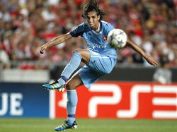 Bryan Ruiz met FC Twente in actie in de Champions League tegen Benfica. (24-08-2011)